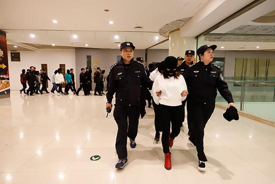 揭保健品营销诈骗:上百句问诊词 复制粘贴一键发送