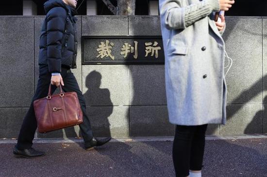 2017年12月11日，东京地方法院门口已聚集了大量关心“江歌案”的媒体。
