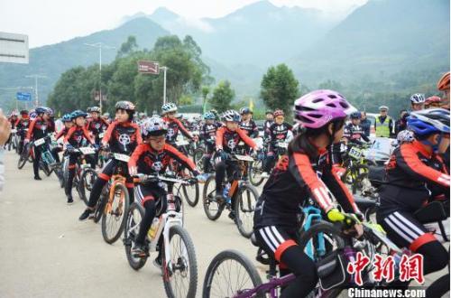 资料图:自行车运动对人们大有裨益。 林榕生 摄 资料图:自行车运动对人们大有裨益。 林榕生 摄