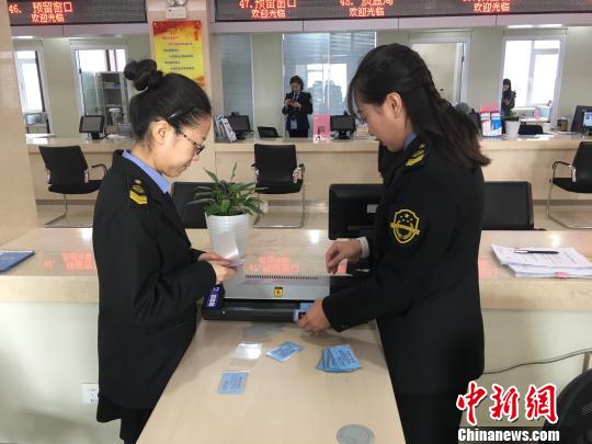 目前，在太原市六个城区之中，万柏林区政务服务中心食品药品监督管理局窗口是办理《食品经营许可证》所需材料最少、时限最短的窗口。受访者提供