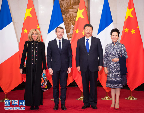 1月8日，国家主席习近平在北京钓鱼台国宾馆会见来华进行国事访问的法国总统马克龙。这是习近平和夫人彭丽媛同马克龙夫妇合影。