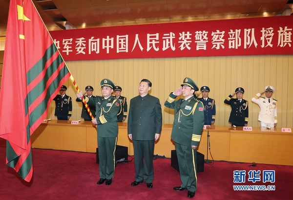 1月10日，中央军委向武警部队授旗仪式在北京八一大楼举行。中共中央总书记、国家主席、中央军委主席习近平向武警部队授旗并致训词。这是习近平向武警部队授旗。