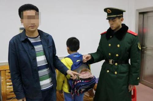 小学生书包内现14万元现钞 被查获