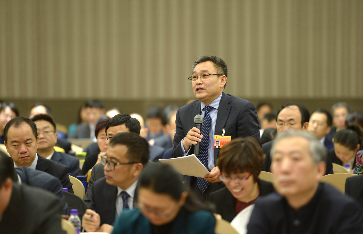 赵亚洲委员在联组会上发言