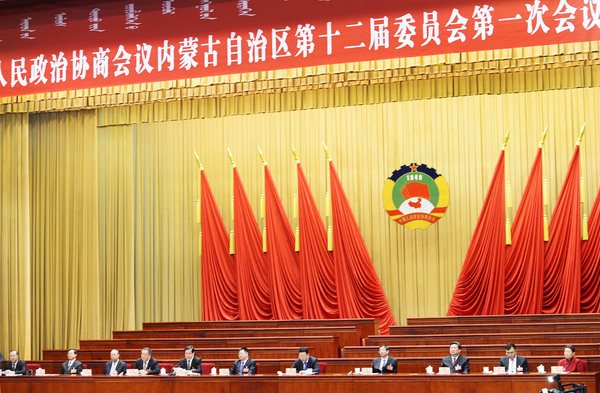 2.政协内蒙古自治区第十二届委员会新当选的主席、副主席、秘书长在会议现场pg
