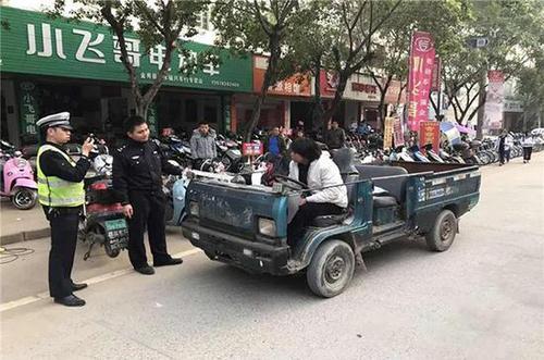 男子为当网红自制最牛坦克 刚一上路就悲剧了