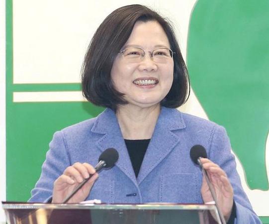 蔡英文豪言枪林弹雨站在最前面 被网友骂翻
