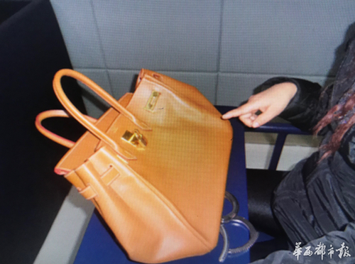 不识货！笨贼偷10万爱马仕包 只换了个29元小粉包