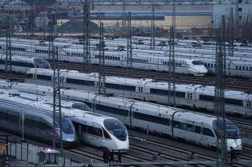 高铁扒门怎么管？这七种行为将被列入黑名单