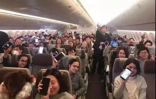 担心车站排队路上无聊？高科技化解你的春运焦虑