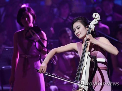 朝鲜美女艺术团时隔15年重访 一登场就惊艳韩国