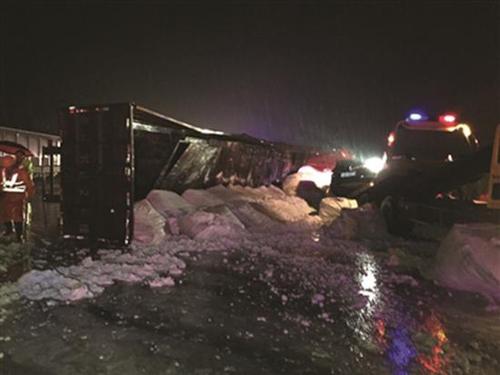 司机避让车祸现场酿1死7伤事故 起诉交警索赔68万