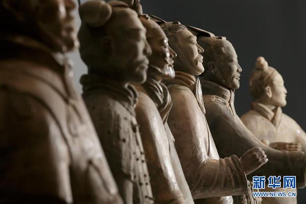 　这是2月8日在英国利物浦世界博物馆拍摄的兵马俑。