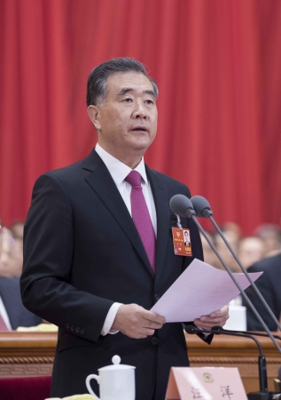 3月3日，中国人民政治协商会议第十三届全国委员会第一次会议在北京人民大会堂开幕。汪洋主持开幕会。新华社记者李涛摄