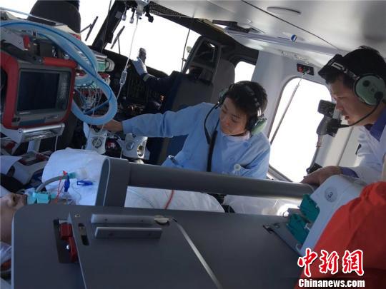 浙江上演空中“生死时速”：伤者乘“飞的”跨省转院