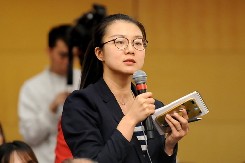 中国日报记者提问。人民网郝勇 摄