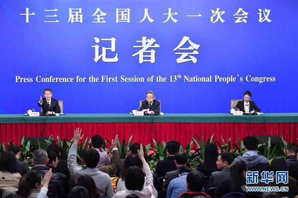 　3月16日，十三届全国人大一次会议新闻中心举行记者会，邀请教育部部长陈宝生就“努力让每个孩子都能享有公平而有质量的教育”相关问题回答中外记者提问。