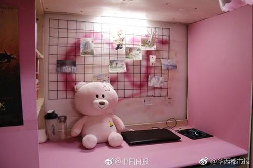 萌萌哒!重大4名理工科男生将寝室装扮成粉红色海洋