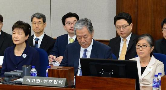 朴槿惠律师不满宣判被直播：这是给她烙上罪名！