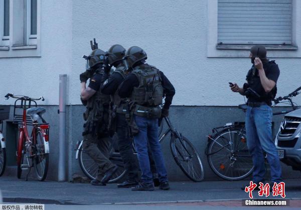 当地警方发言人称，货车司机“已经在事件中自杀身亡”。