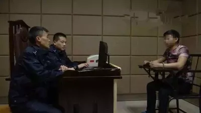 浙江五菱车主怒砸保时捷前挡风玻璃 只是自导自演?