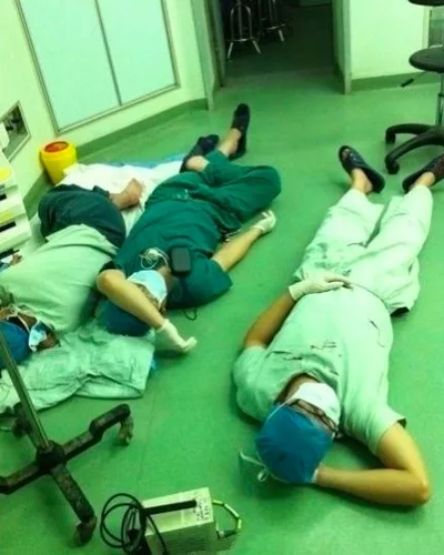 女子发照片晒自己丑丑的大象脚 却感动了朋友圈