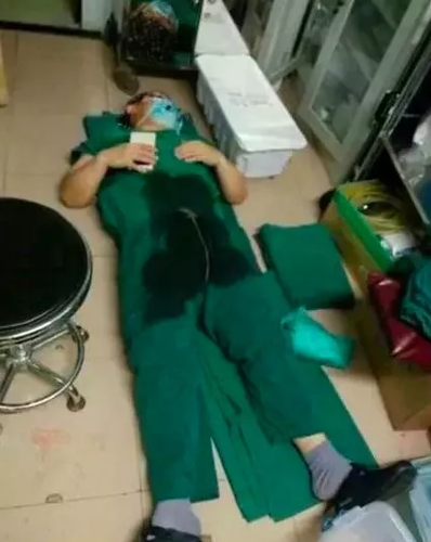 女子发照片晒自己丑丑的大象脚 却感动了朋友圈