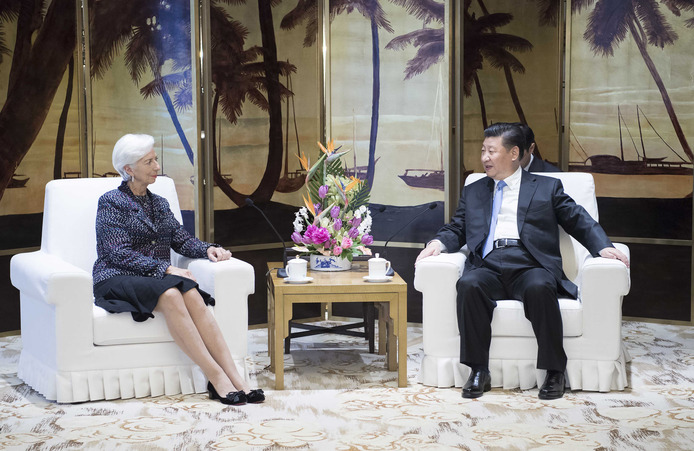 习近平会见国际货币基金组织总裁拉加德