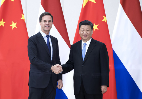 习近平会见荷兰首相吕特