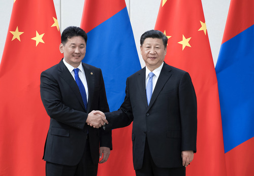 习近平会见蒙古国总理呼日勒苏赫