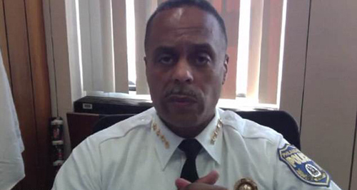 美两男子星巴克等人不点单被捕 警察局长称没毛病