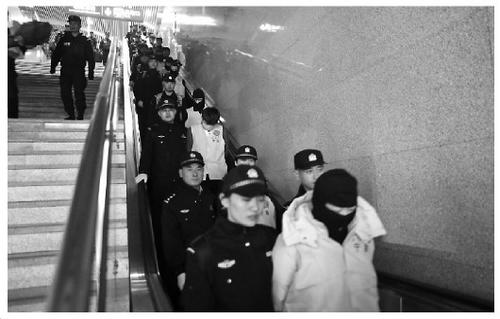 240万教材费被盗牵出网络赌博大案43名嫌疑人落网