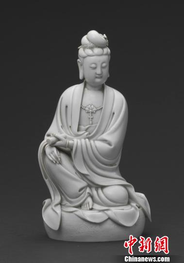 清白瓷持经观音 孙赫遥 摄