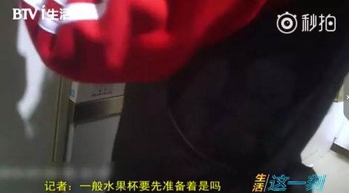 触目惊心!记者爆料网红饮品店:饮料比刷锅水还脏