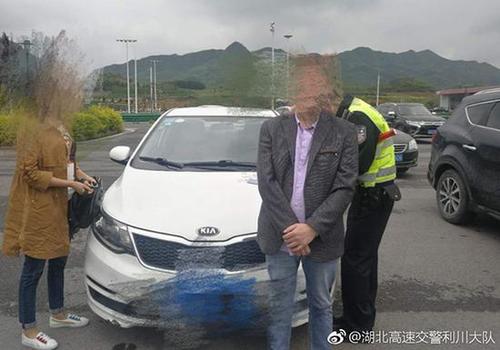 司机遇检查 交警一看驾驶证懵了:有效期至20212年