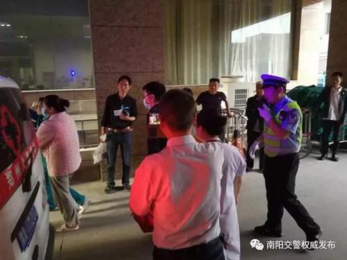 女婴晚高峰时间紧急转诊 交警为其开辟生命通道