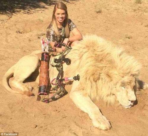 女子诱导4岁男孩玩狙击步枪 不料熊孩子竟是老手