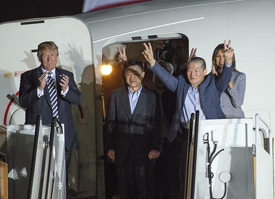 三美国公民从朝鲜获释:感觉像梦 一人已劳改两年