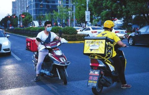 女子点外卖被打得头破血流 外卖小哥:赔钱也要打你