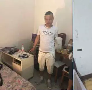 警方公布闹市飞车党抢劫案嫌犯照片 这件T恤亮了