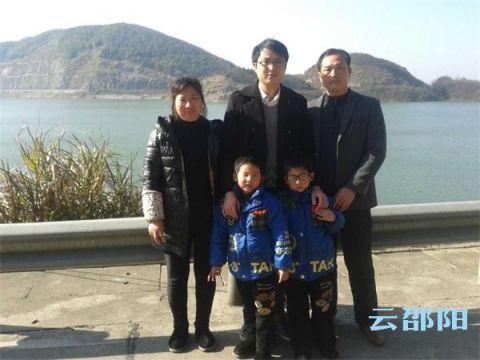 女子发现购物卡里被充进2亿元 她立刻做了一个举动