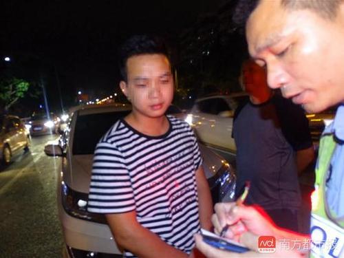 老板驾车出事故员工顶包被识破 两人均遭拘留