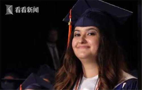 美国学霸狗陪主人上大学 获校长亲颁毕业证书