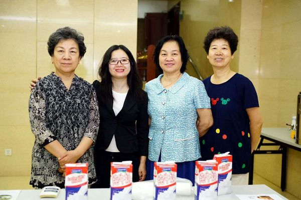 拉美分会学长合影