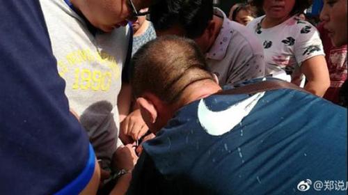 河南一考生证件锁口袋撕衣赶考?考点辟谣:着装不符