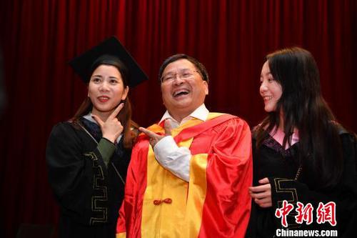 高校校长风趣毕业致辞:食堂阿姨抖勺比抖音更专业