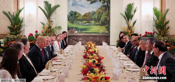 美国方面除了特朗普还有国务卿蓬佩奥、白宫国家安全顾问博尔顿、白宫幕僚长凯利、新闻发言人桑德斯和总统高级政策顾问米勒等人。