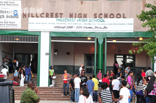 美国一副校长建后宫网罗女教师:敢不从扣钱走人