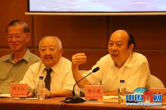 中国侨网福建省华侨历史学会会长谢小建发言。　林晖林　摄