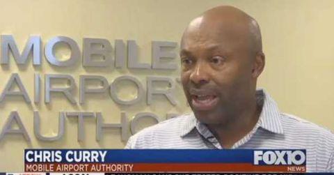 航班半夜抵达旅客无法下飞机:工作人员都下班了